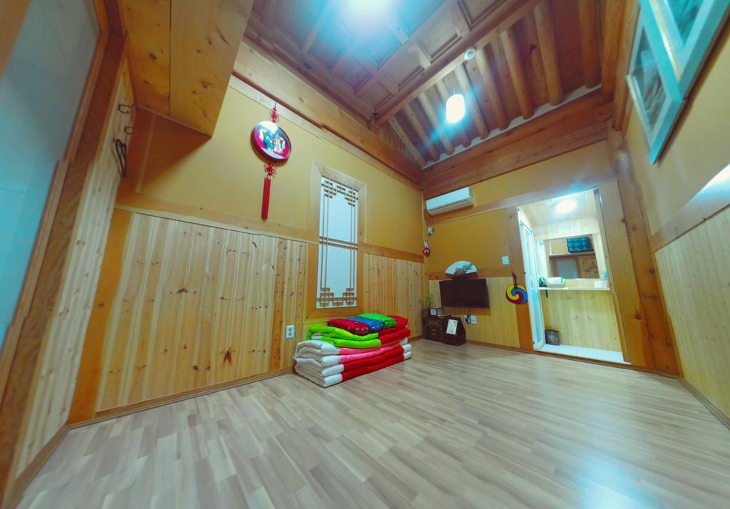 Hanok Guesthouse Jangsoo Csondzsu Szoba fotó